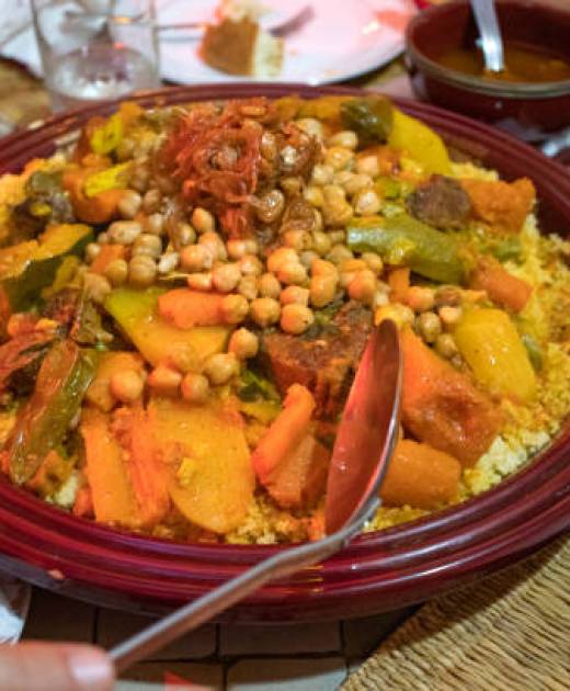 Foto flyer 11 A tajine served with couscous, chicken, coriander, pickled lemon, zucchini, chickpeas and spices